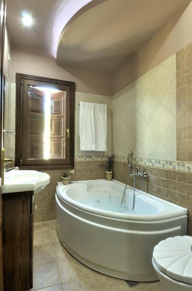 Iatrou Guesthouse Портариа Стая снимка